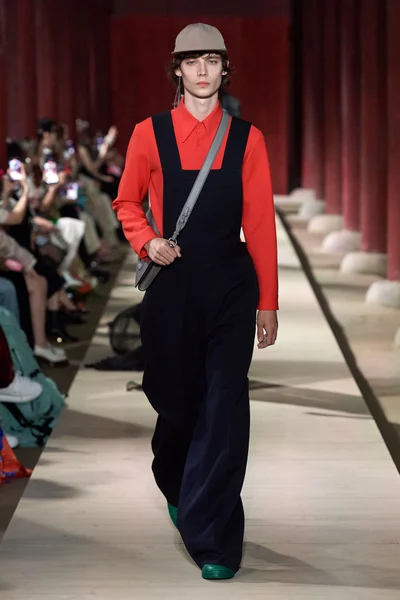 Look 15